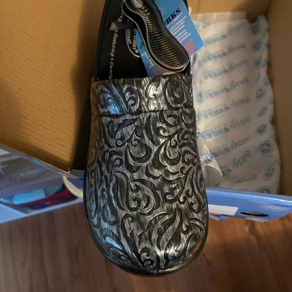 Shoes - Picture 5 of 5